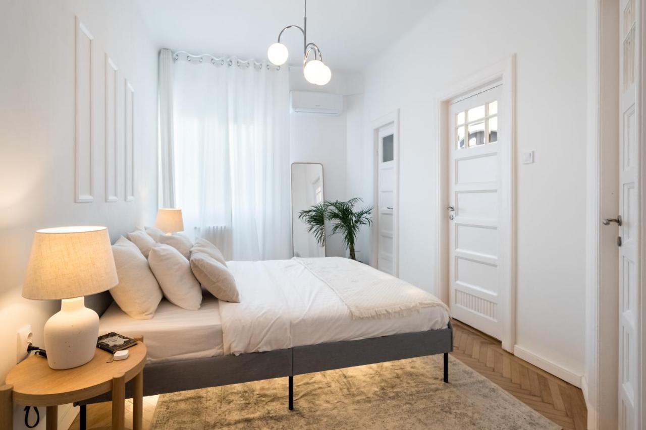 Cismigiu Serenity: 1Br Flat With Scenic Balcony Bukarest Kültér fotó