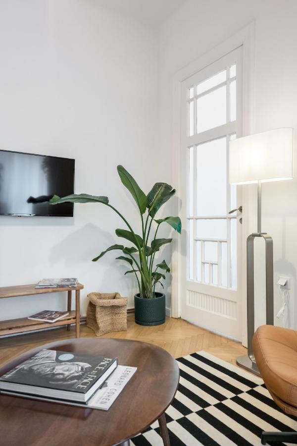 Cismigiu Serenity: 1Br Flat With Scenic Balcony Bukarest Kültér fotó