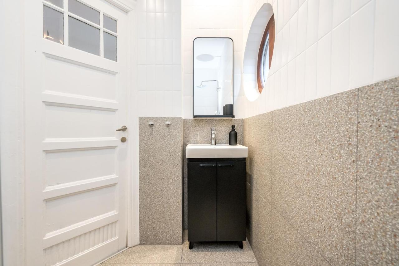 Cismigiu Serenity: 1Br Flat With Scenic Balcony Bukarest Kültér fotó