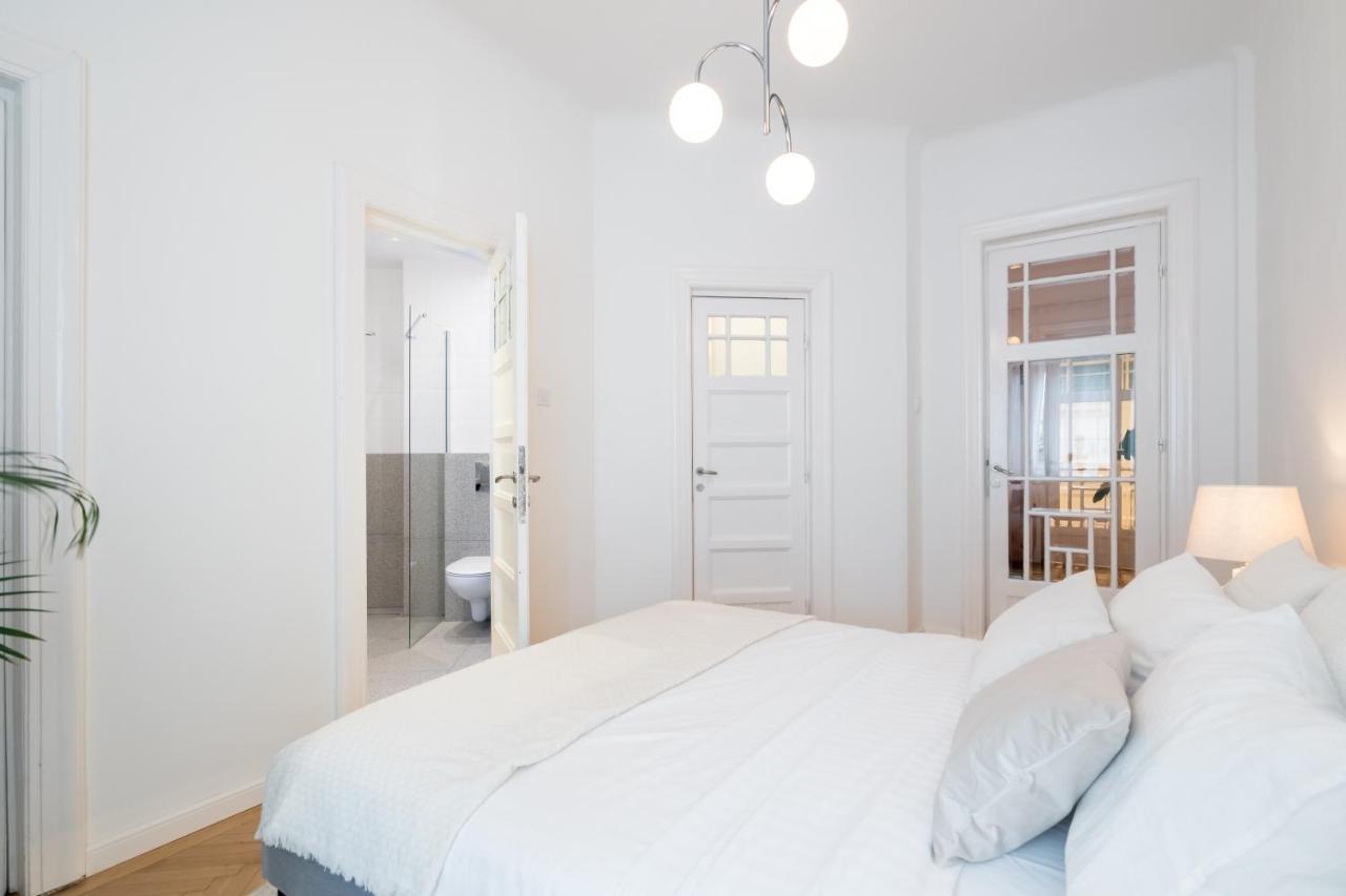Cismigiu Serenity: 1Br Flat With Scenic Balcony Bukarest Kültér fotó