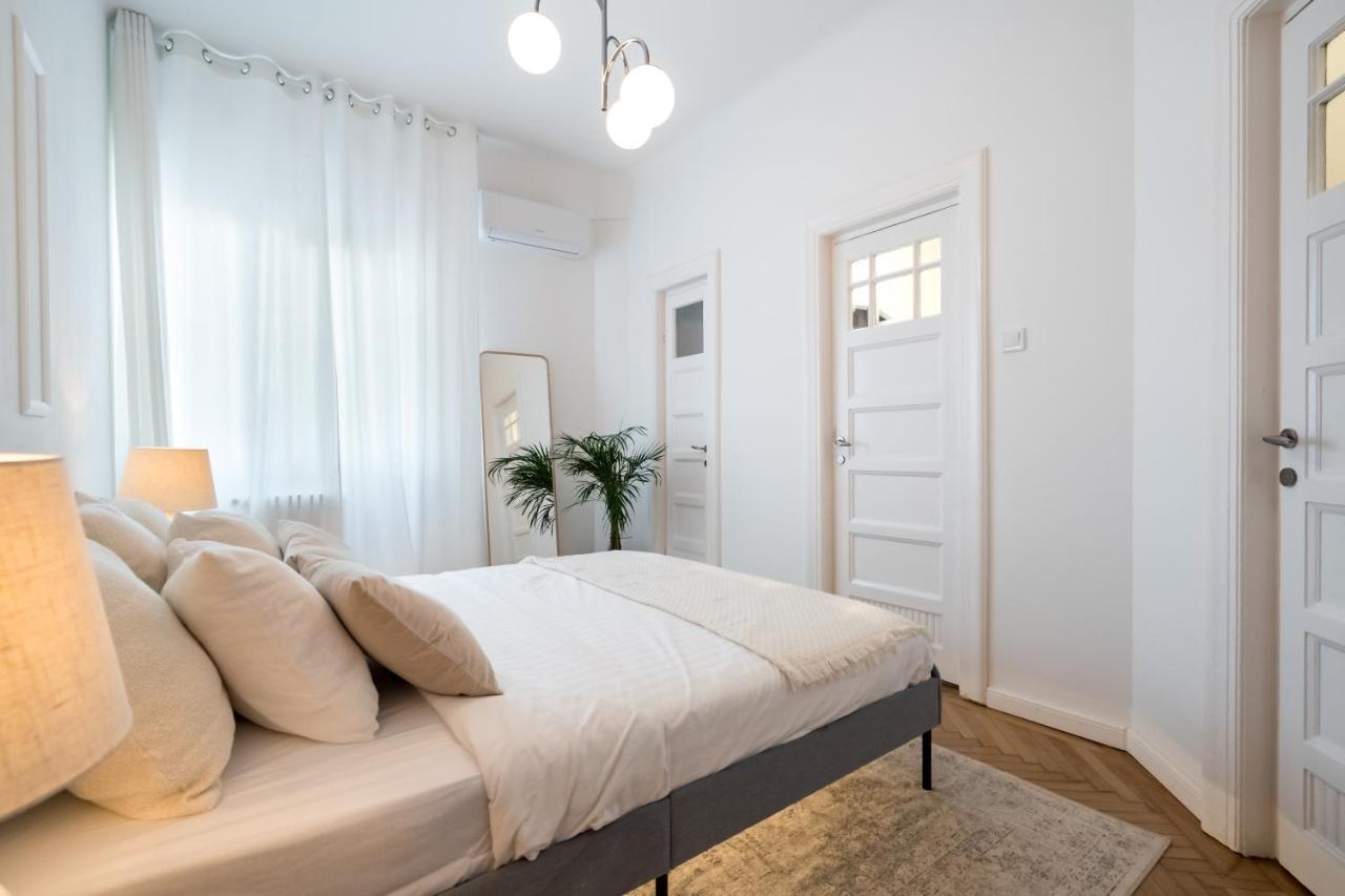 Cismigiu Serenity: 1Br Flat With Scenic Balcony Bukarest Kültér fotó