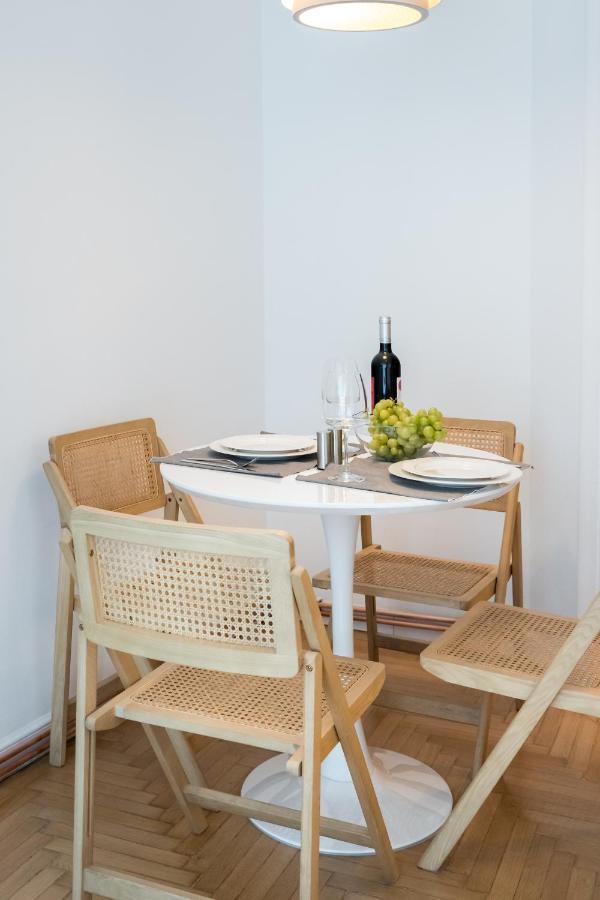 Cismigiu Serenity: 1Br Flat With Scenic Balcony Bukarest Kültér fotó